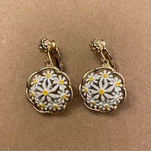 Vintage Daisy Flower Clip-On Earrings Gold Tone White Enamel Floral